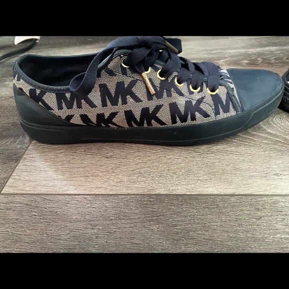 Michaels kors shoes - Picture 4 of 5